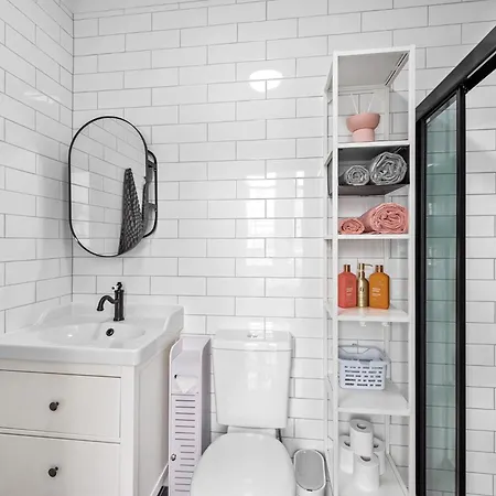 Stylish 1 Bedroom Retreat In The Heart Of Apartment