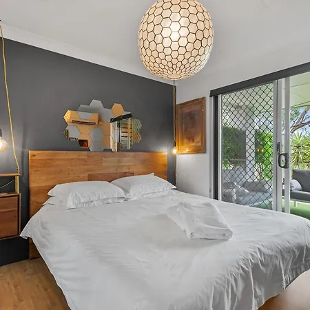 Spacious 3bdroom Entertaining Unit Close To City, Cafes And Shops Brisbane