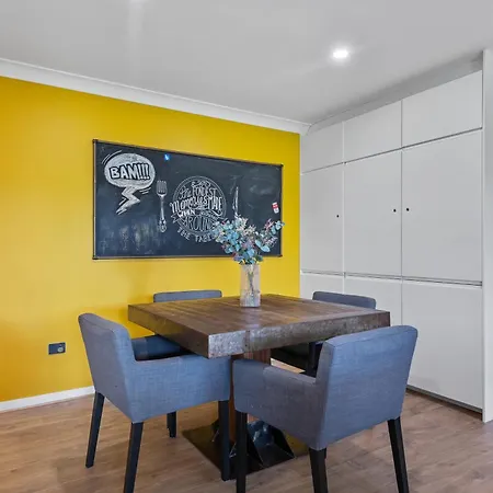 Apartment Spacious 3bdroom Entertaining Unit Close To City, Cafes And Shops