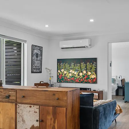 Spacious 3bdroom Entertaining Unit Close To City, Cafes And Shops Apartment