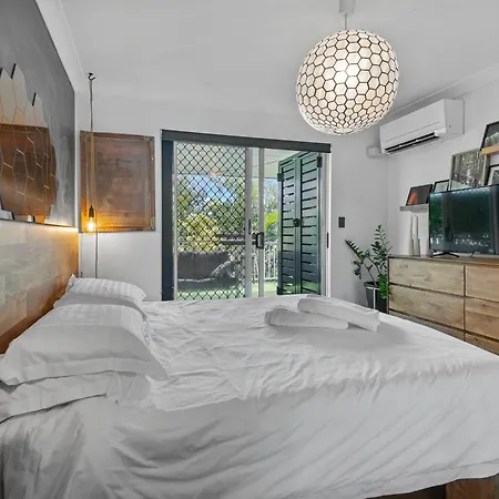 Spacious 3bdroom Entertaining Unit Close To City, Cafes And Shops Brisbane