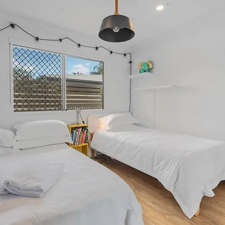 Spacious 3bdroom Entertaining Unit Close To City, Cafes And Shops * Brisbane
