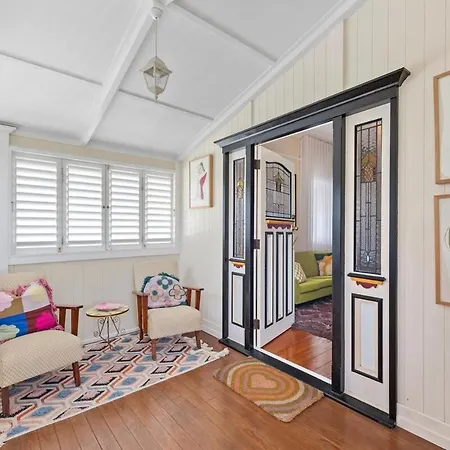 Holiday home A Colourful Life 4bed-2bath-1car - Queenslander Brisbane