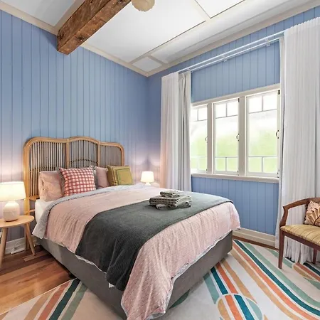 A Colourful Life 4bed-2bath-1car - Queenslander Holiday home *