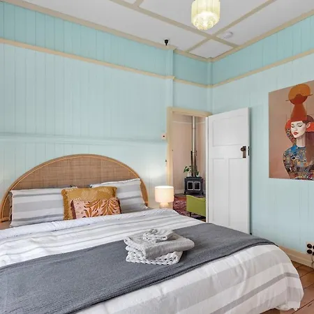 Holiday home A Colourful Life 4bed-2bath-1car - Queenslander *