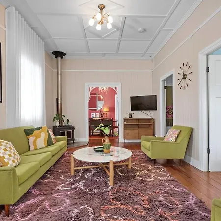 Holiday home A Colourful Life 4bed-2bath-1car - Queenslander Brisbane