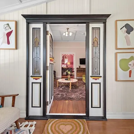 A Colourful Life 4bed-2bath-1car - Queenslander Holiday home