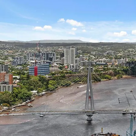 Luxury, Amazing River Views, Heart Of The City!