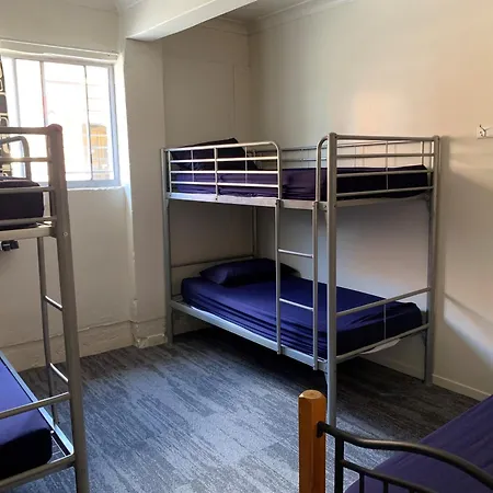 Hostel Habitat Backpackers *