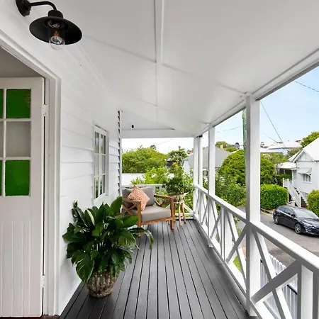 3 Bed Queenslander In Heart Of Holiday home *