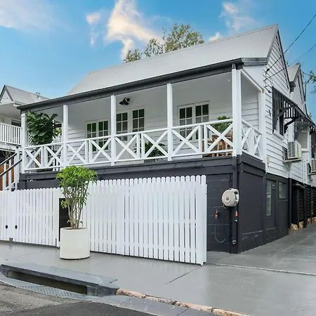 Holiday home 3 Bed Queenslander In Heart Of *