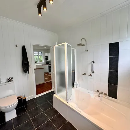 3 Bed Queenslander In Heart Of Brisbane