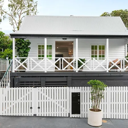 3 Bed Queenslander In Heart Of * Brisbane
