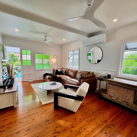 3 Bed Queenslander In Heart Of * Brisbane