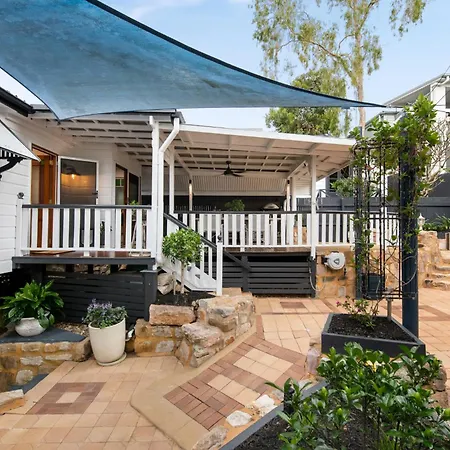 Holiday home 3 Bed Queenslander In Heart Of