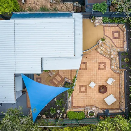3 Bed Queenslander In Heart Of *