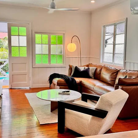 3 Bed Queenslander In Heart Of Holiday home