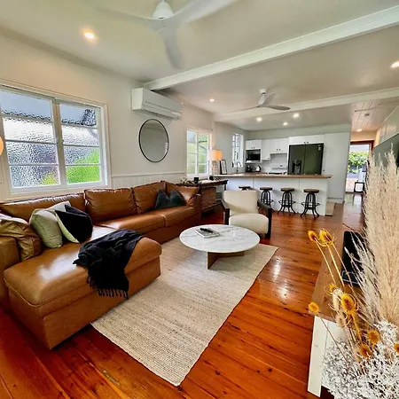 3 Bed Queenslander In Heart Of Holiday home *