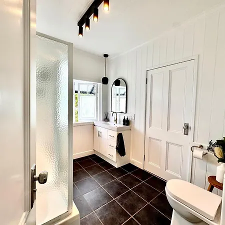 3 Bed Queenslander In Heart Of Holiday home Brisbane