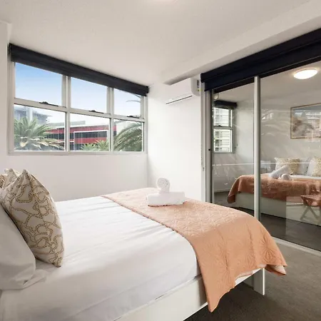 Newly Renovated 3br 2 Parking Spaces Pool Gym Views Walk To Shops * Brisbane