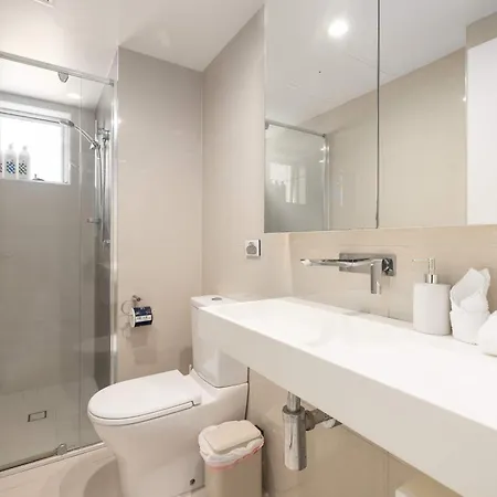 Newly Renovated 3br 2 Parking Spaces Pool Gym Views Walk To Shops Apartment Brisbane