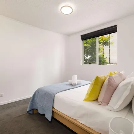 Newly Renovated 3br 2 Parking Spaces Pool Gym Views Walk To Shops Brisbane
