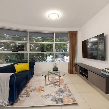 Newly Renovated 3br 2 Parking Spaces Pool Gym Views Walk To Shops Apartment