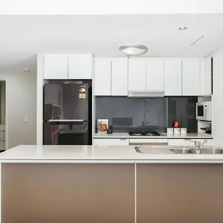 Great Value Cbd 2 Beds Free Carpark Pool And Gym Apartment *