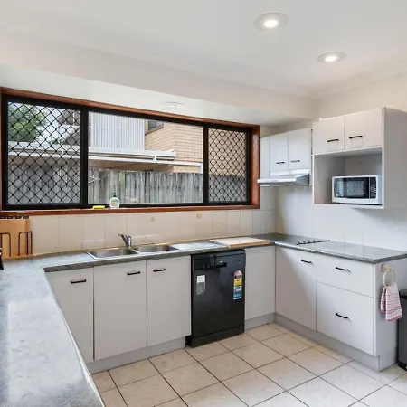 Holiday home Cozy Comfort 4br Near Malls And Transport *