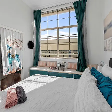 High Ceiling 1 Bedroom In The *