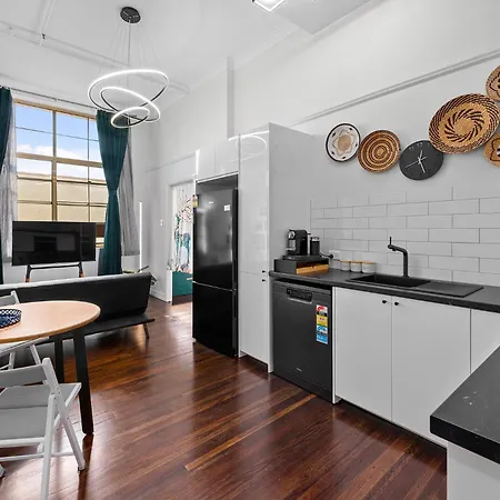Apartment High Ceiling 1 Bedroom In The Brisbane
