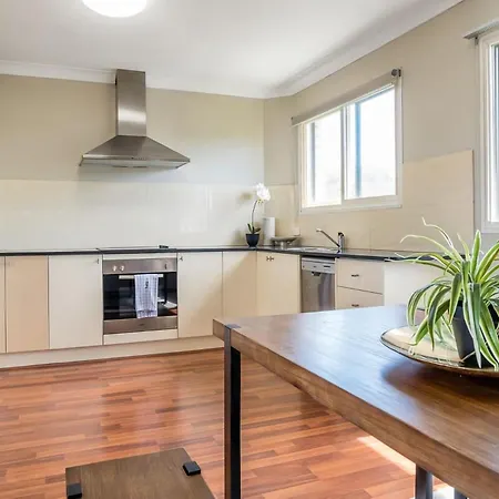 Tranquil Arches Indooroopilly Apartment