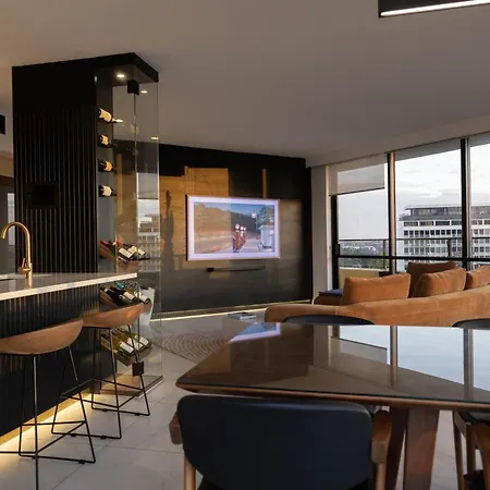 Luxury 2br - Skyline Views - Free Parking Apartment Brisbane