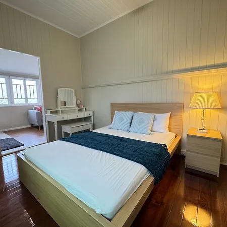 Apartment Stylish & Bright 3-bdrs Family In Holland Park West Brisbane