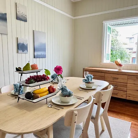 Apartment Stylish & Bright 3-bdrs Family In Holland Park West