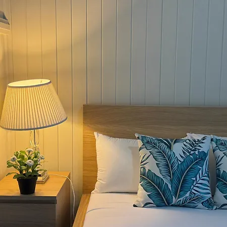 Stylish & Bright 3-bdrs Family In Holland Park West Apartment Brisbane