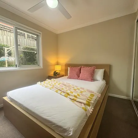 Stylish & Bright 3-bdrs Family In Holland Park West *