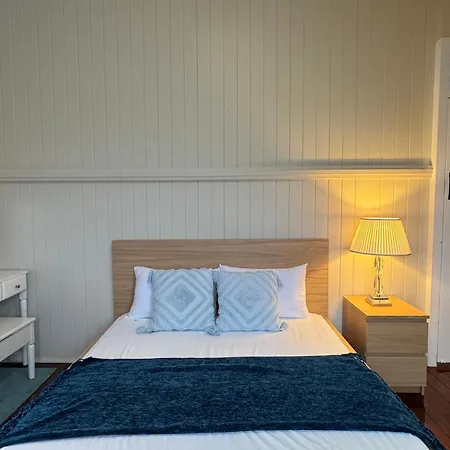 Stylish & Bright 3-bdrs Family In Holland Park West * Brisbane