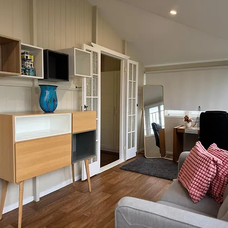 Stylish & Bright 3-bdrs Family In Holland Park West *