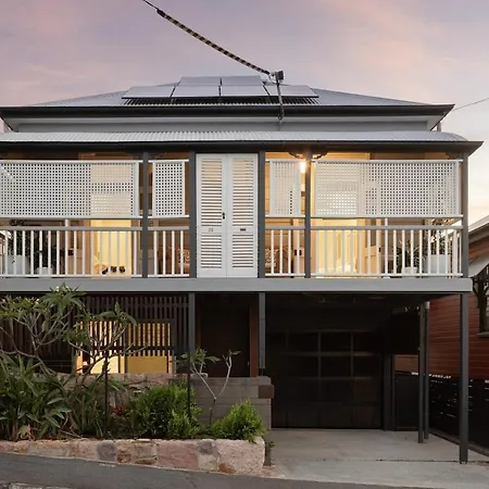 Inner Haven Enviro-luxury - With Free Parking Apartment Brisbane