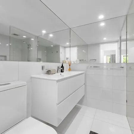 Riverfront Excellence 2bed-2bath-2car - West End Apartment