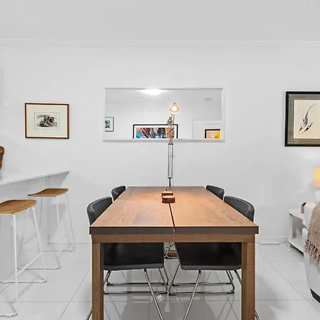 Riverfront Excellence 2bed-2bath-2car - West End Apartment Brisbane