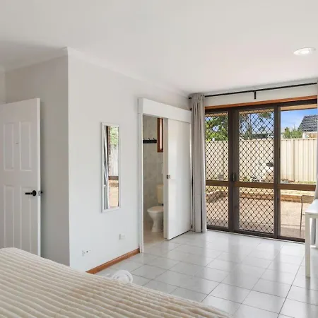 Affordable 1bed Close To Malls And Transit Apartment Brisbane