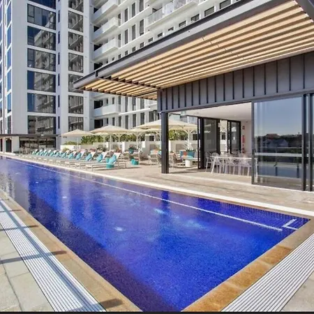 Apartment Modern 1 Bedroom With Views Pool And Gym Brisbane