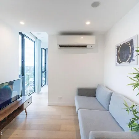 Apartment Modern 1 Bedroom With Views Pool And Gym *