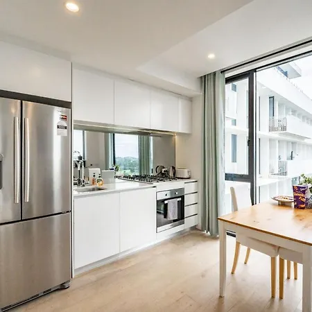 Modern 1 Bedroom With Views Pool And Gym Brisbane