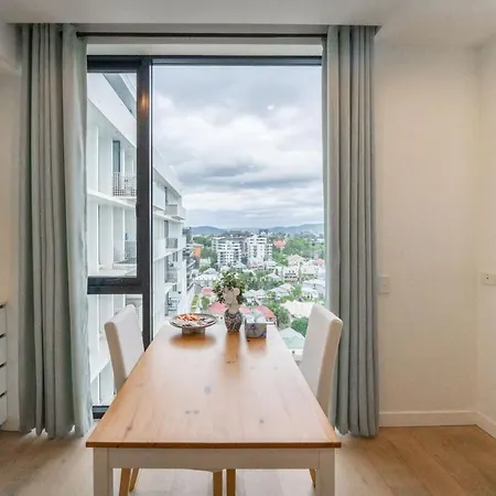 Apartment Modern 1 Bedroom With Views Pool And Gym *