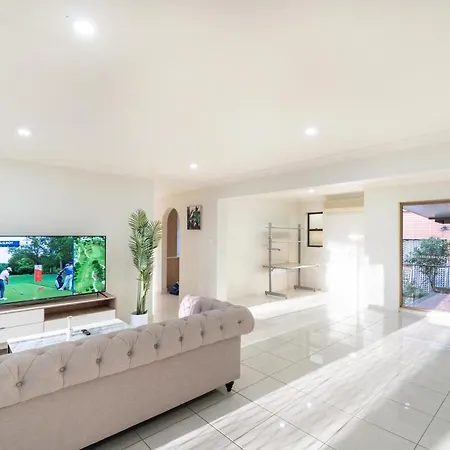Palatial 4br 2ba Sunnybank Family Retreat Brisbane