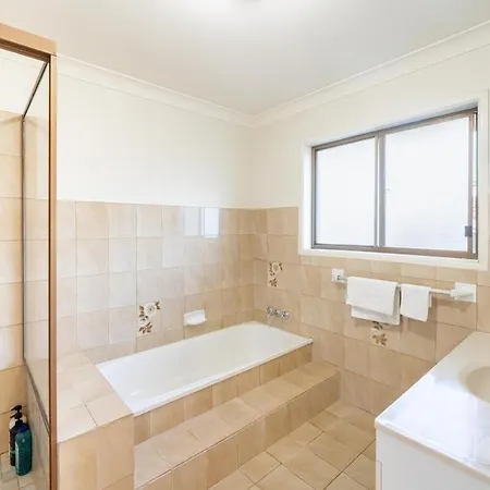Palatial 4br 2ba Sunnybank Family Retreat Apartment