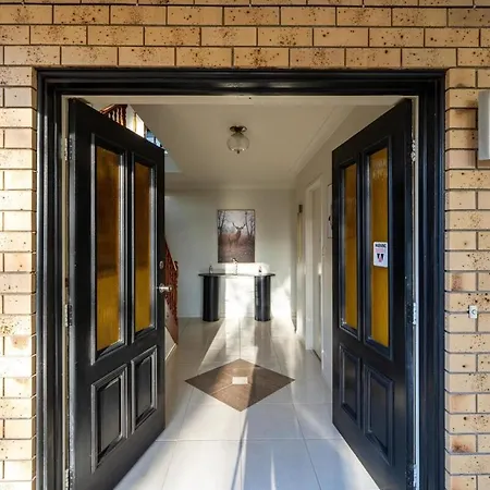 Palatial 4br 2ba Sunnybank Family Retreat Apartment *